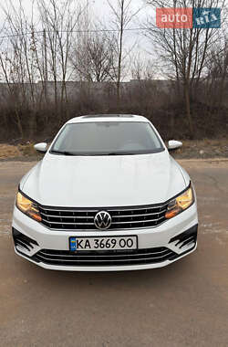 Седан Volkswagen Passat 2016 в Києві