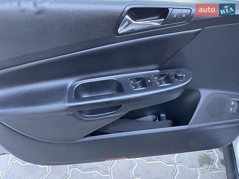 Універсал Volkswagen Passat 2006 в Дрогобичі