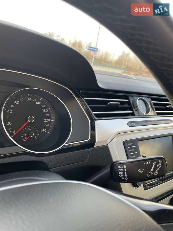 Универсал Volkswagen Passat 2016 в Звягеле
