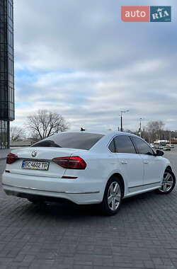 Седан Volkswagen Passat 2016 в Днепре