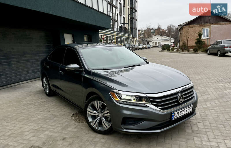 Седан Volkswagen Passat 2020 в Ромнах