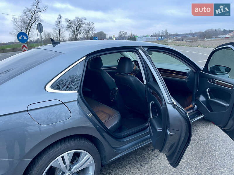 Седан Volkswagen Passat 2020 в Ромнах