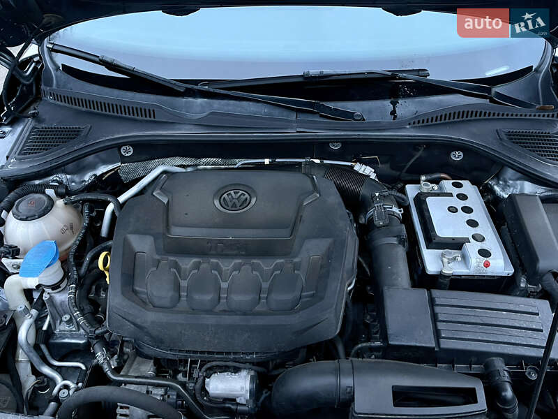 Седан Volkswagen Passat 2020 в Ромнах