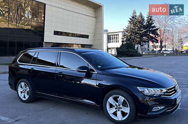 Универсал Volkswagen Passat 2019 в Запорожье