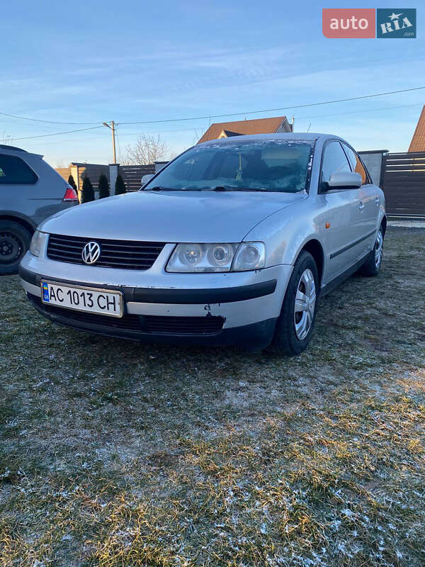Седан Volkswagen Passat 1996 в Ратным