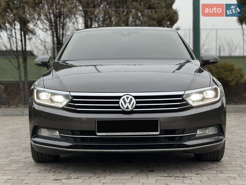 Седан Volkswagen Passat 2015 в Ровно