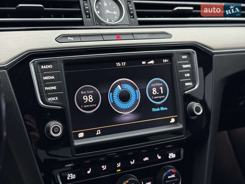 Седан Volkswagen Passat 2015 в Ровно