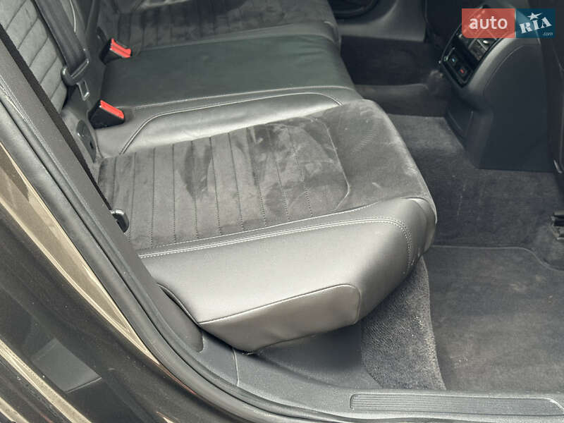 Седан Volkswagen Passat 2015 в Ровно