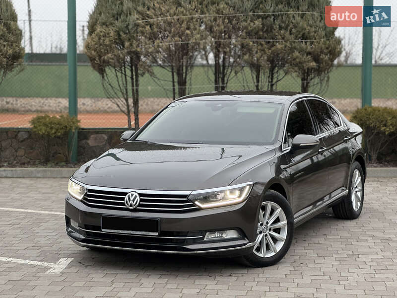 Седан Volkswagen Passat 2015 в Ровно