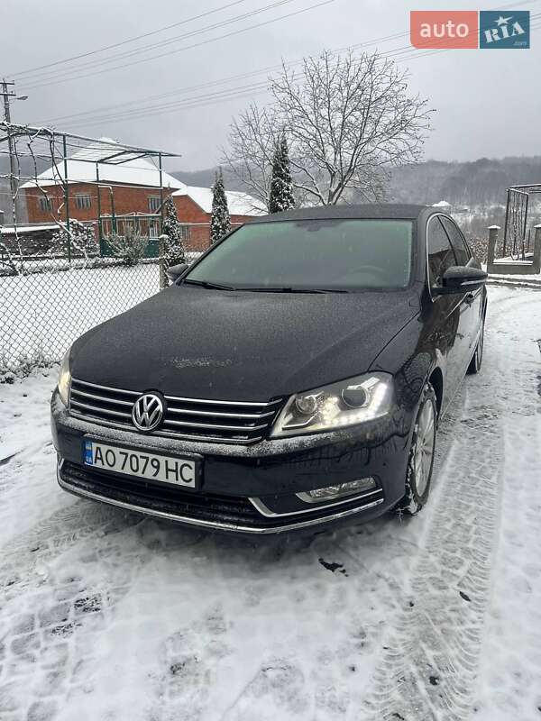 Седан Volkswagen Passat 2012 в Іршаві