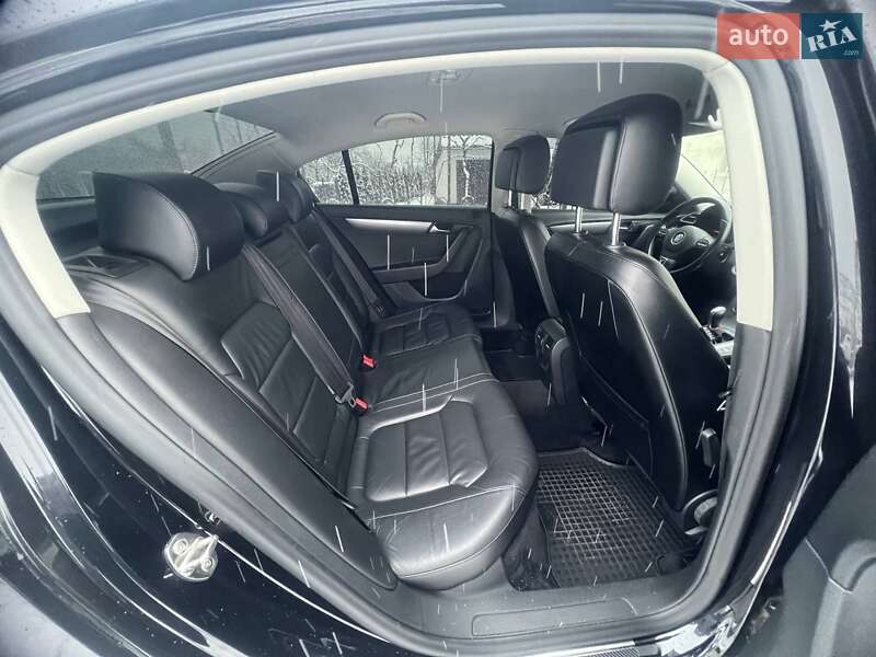 Седан Volkswagen Passat 2012 в Іршаві