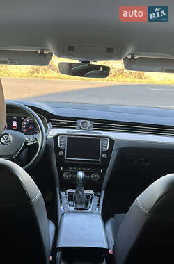 Универсал Volkswagen Passat 2015 в Хусте