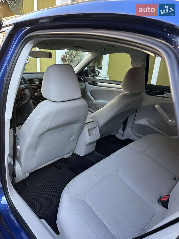Седан Volkswagen Passat 2015 в Львові