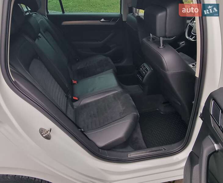 Універсал Volkswagen Passat 2015 в Чернівцях