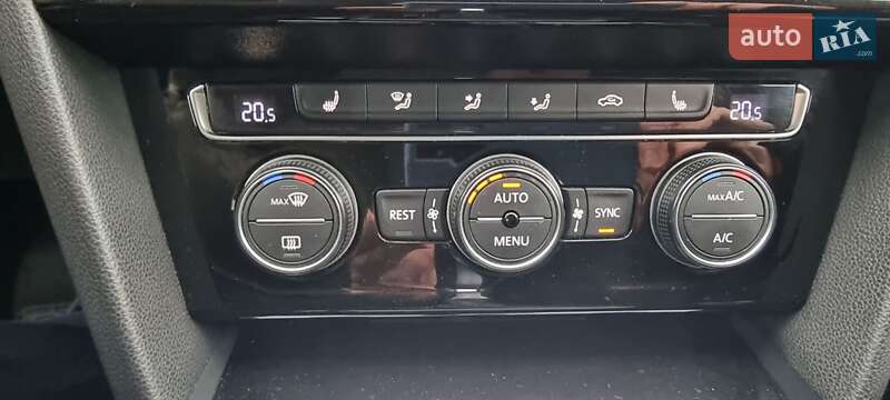 Універсал Volkswagen Passat 2015 в Чернівцях