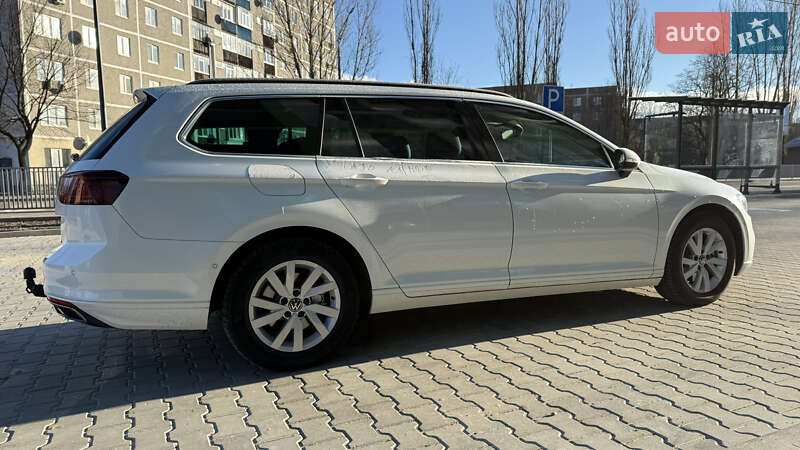 Універсал Volkswagen Passat 2022 в Вараші