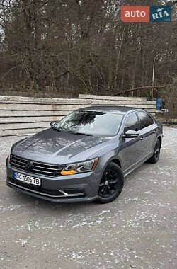 Седан Volkswagen Passat 2016 в Києві