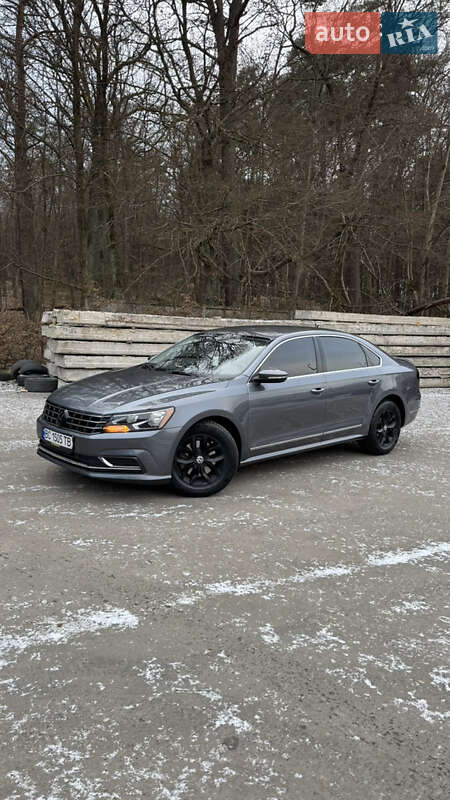 Седан Volkswagen Passat 2016 в Киеве