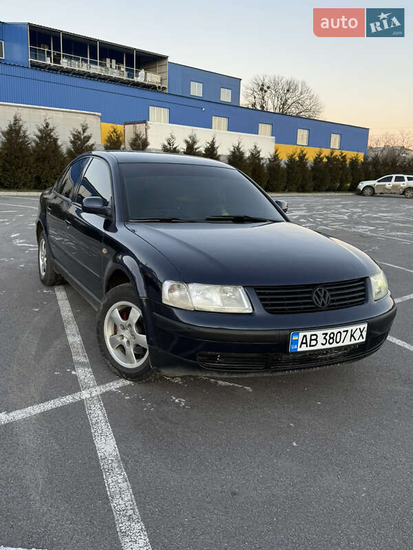 Седан Volkswagen Passat 1998 в Хмельнике