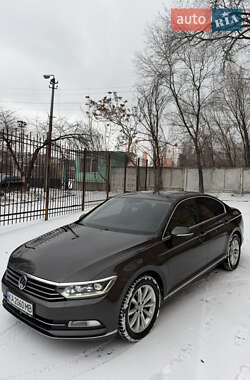 Седан Volkswagen Passat 2015 в Киеве