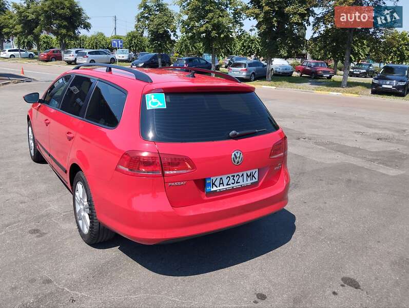 Универсал Volkswagen Passat 2012 в Киеве