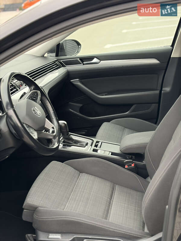 Универсал Volkswagen Passat 2020 в Дубно
