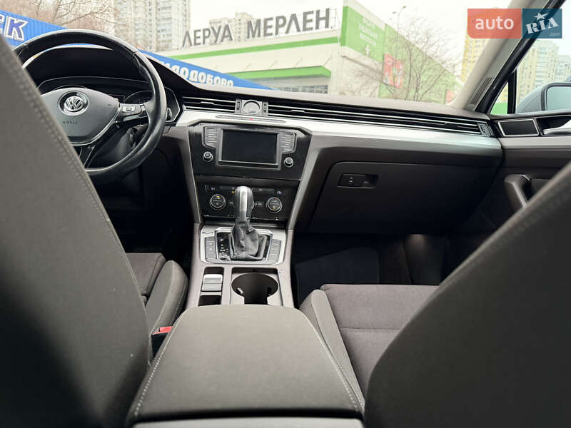 Седан Volkswagen Passat 2015 в Киеве