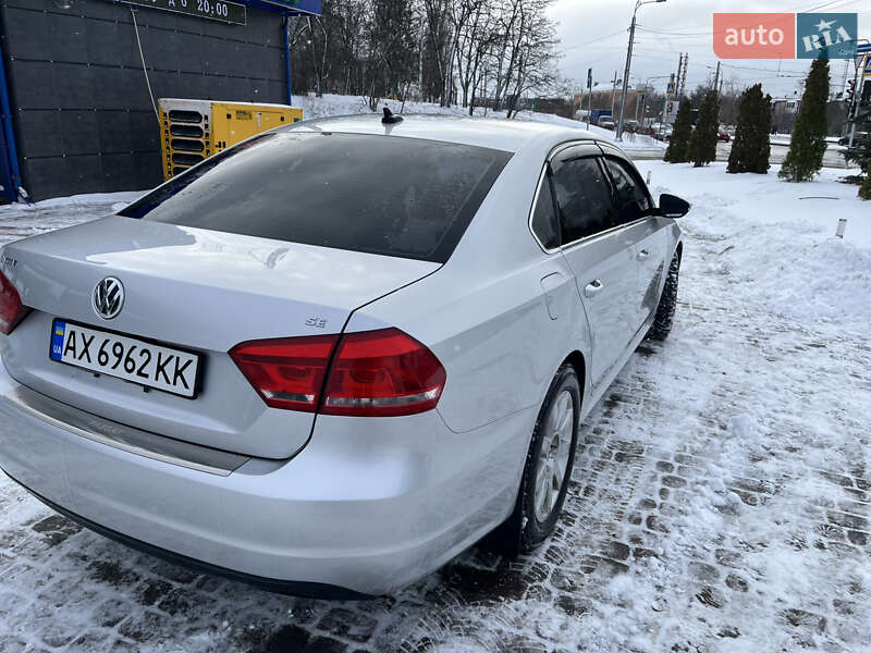 Седан Volkswagen Passat 2011 в Харкові