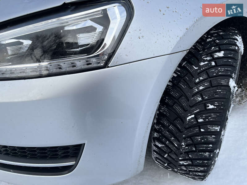 Седан Volkswagen Passat 2011 в Харкові