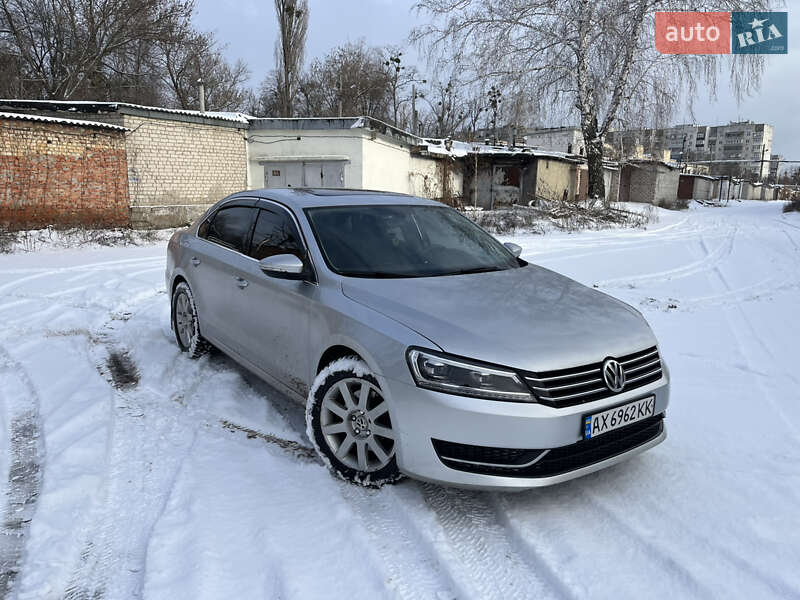 Седан Volkswagen Passat 2011 в Харкові