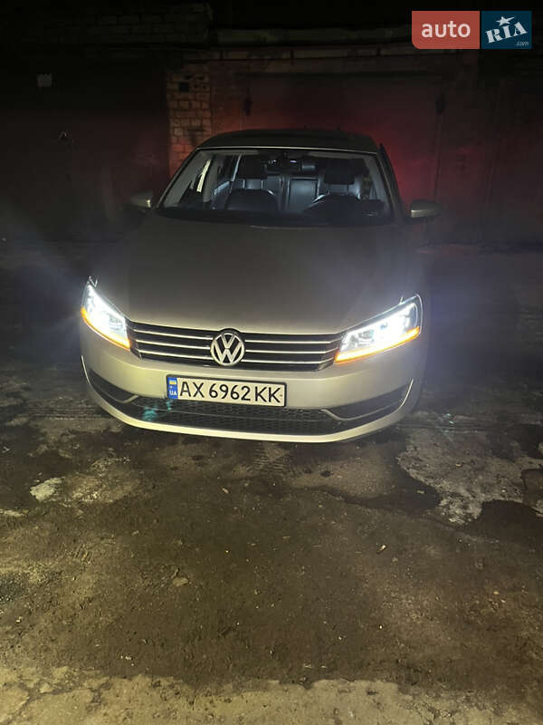 Седан Volkswagen Passat 2011 в Харкові