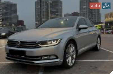 Седан Volkswagen Passat 2018 в Черновцах