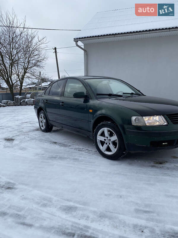 Седан Volkswagen Passat 1997 в Чернівцях