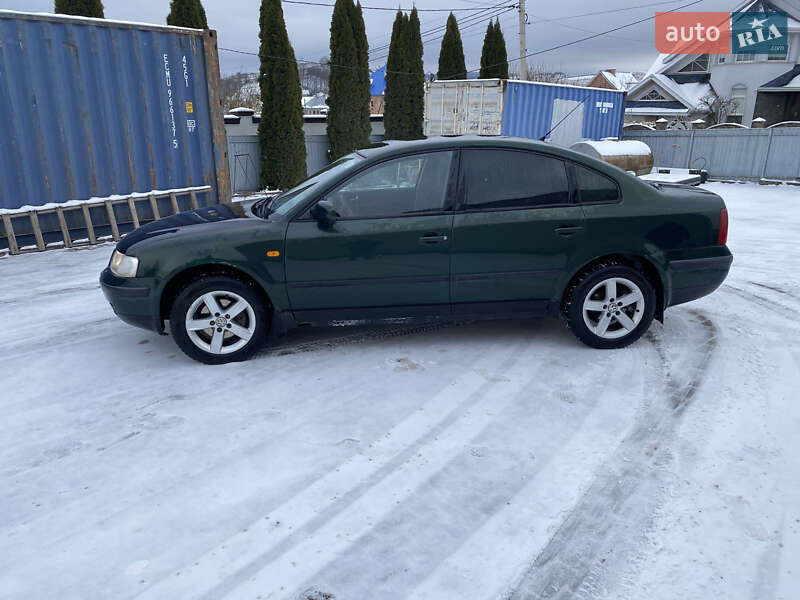 Седан Volkswagen Passat 1997 в Чернівцях