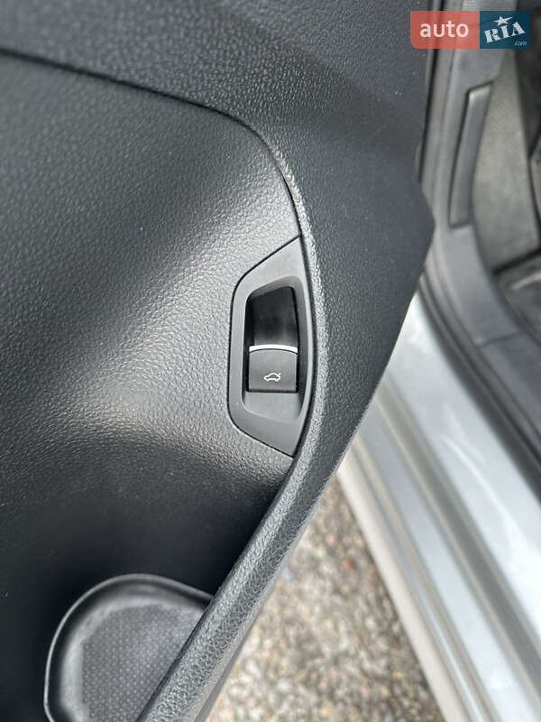 Седан Volkswagen Passat 2012 в Чернівцях