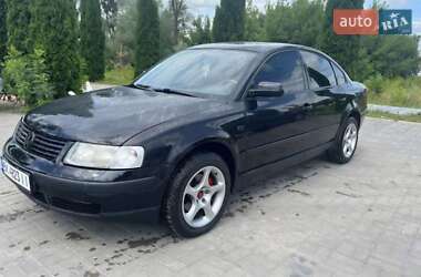 Седан Volkswagen Passat 1997 в Дубровице