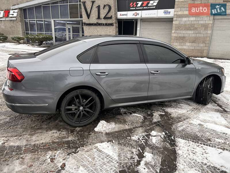 Седан Volkswagen Passat 2017 в Днепре