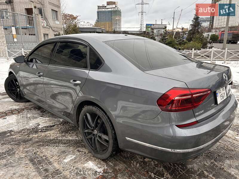 Седан Volkswagen Passat 2017 в Днепре