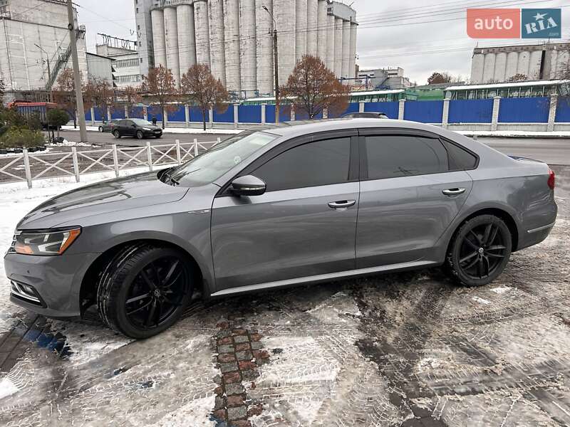 Седан Volkswagen Passat 2017 в Днепре