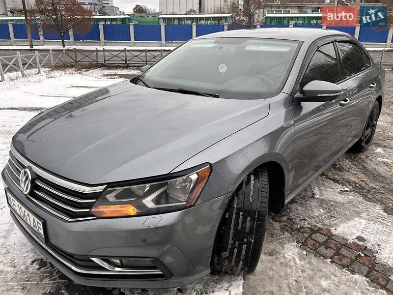 Седан Volkswagen Passat 2017 в Днепре