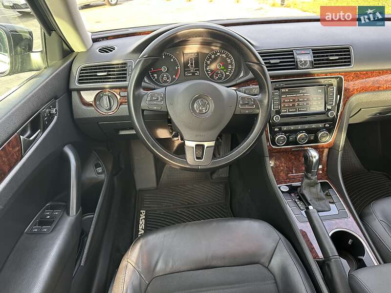 Седан Volkswagen Passat 2012 в Луцке