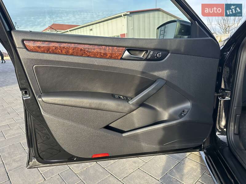 Седан Volkswagen Passat 2012 в Луцке