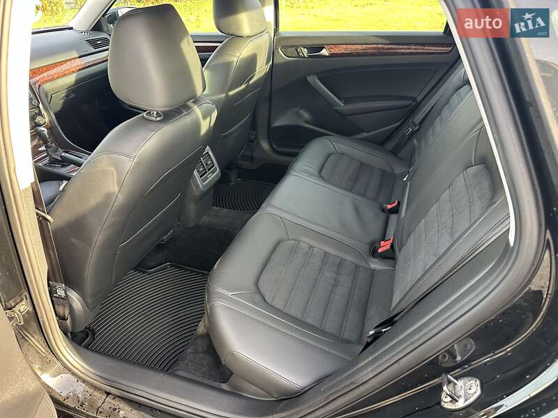 Седан Volkswagen Passat 2012 в Луцке