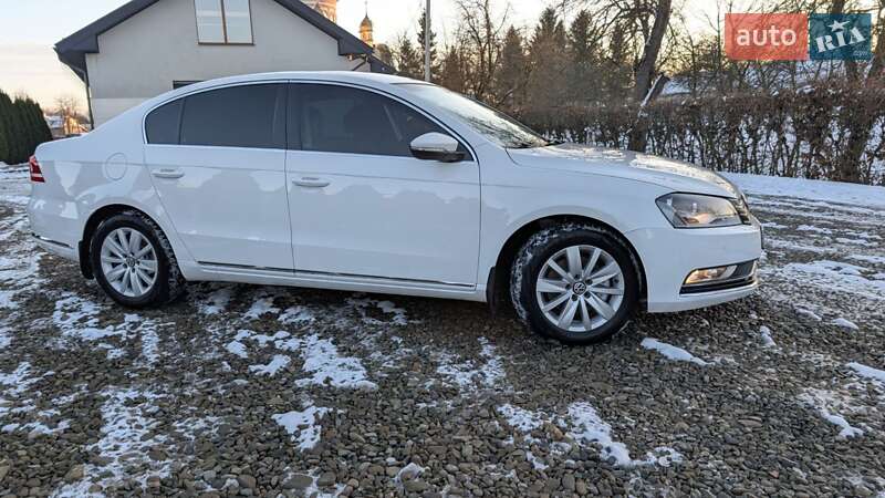 Седан Volkswagen Passat 2013 в Ивано-Франковске