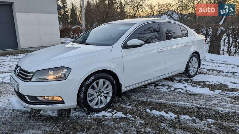 Седан Volkswagen Passat 2013 в Ивано-Франковске