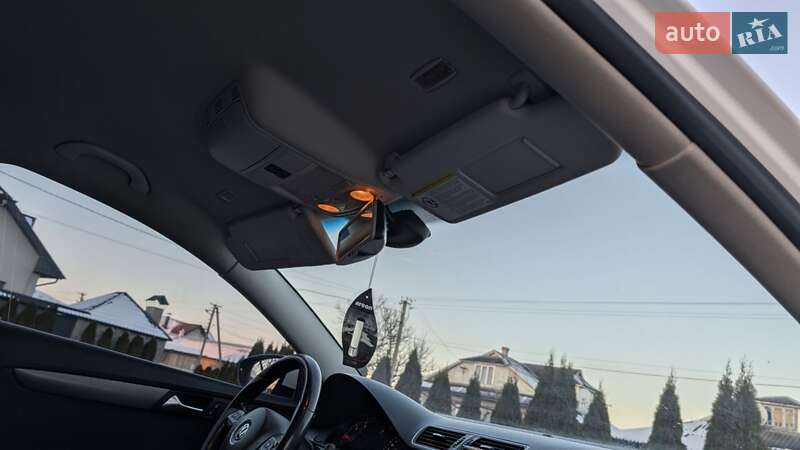 Седан Volkswagen Passat 2013 в Ивано-Франковске