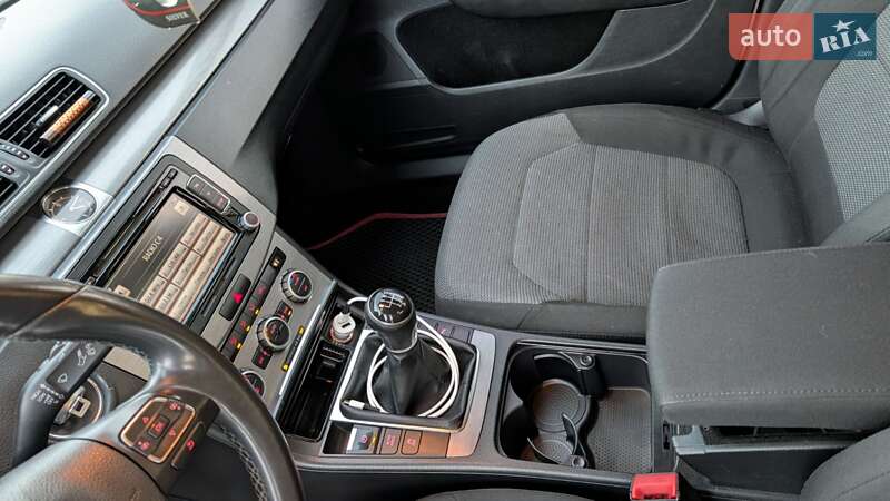 Седан Volkswagen Passat 2013 в Ивано-Франковске