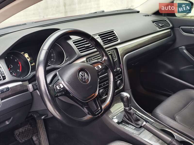 Седан Volkswagen Passat 2017 в Києві