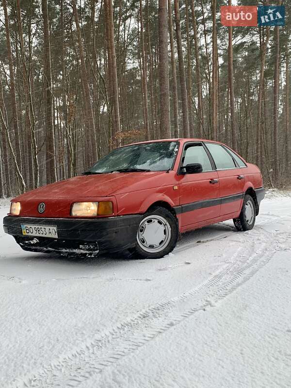 Седан Volkswagen Passat 1991 в Кременце