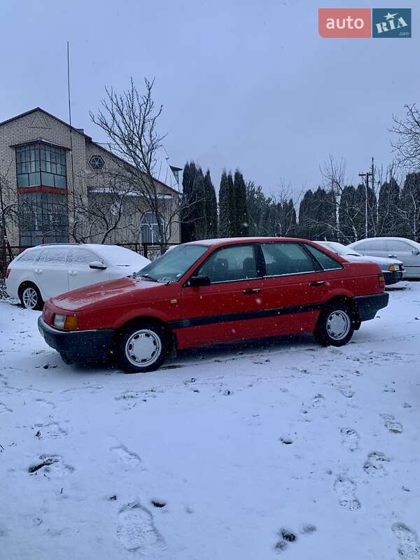 Седан Volkswagen Passat 1991 в Кременце